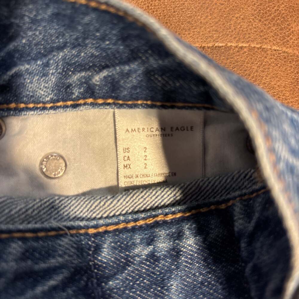American Eagle '90s Boyfriend Short Blue Denim with Rainbow Embroidery - Picture 4 of 4